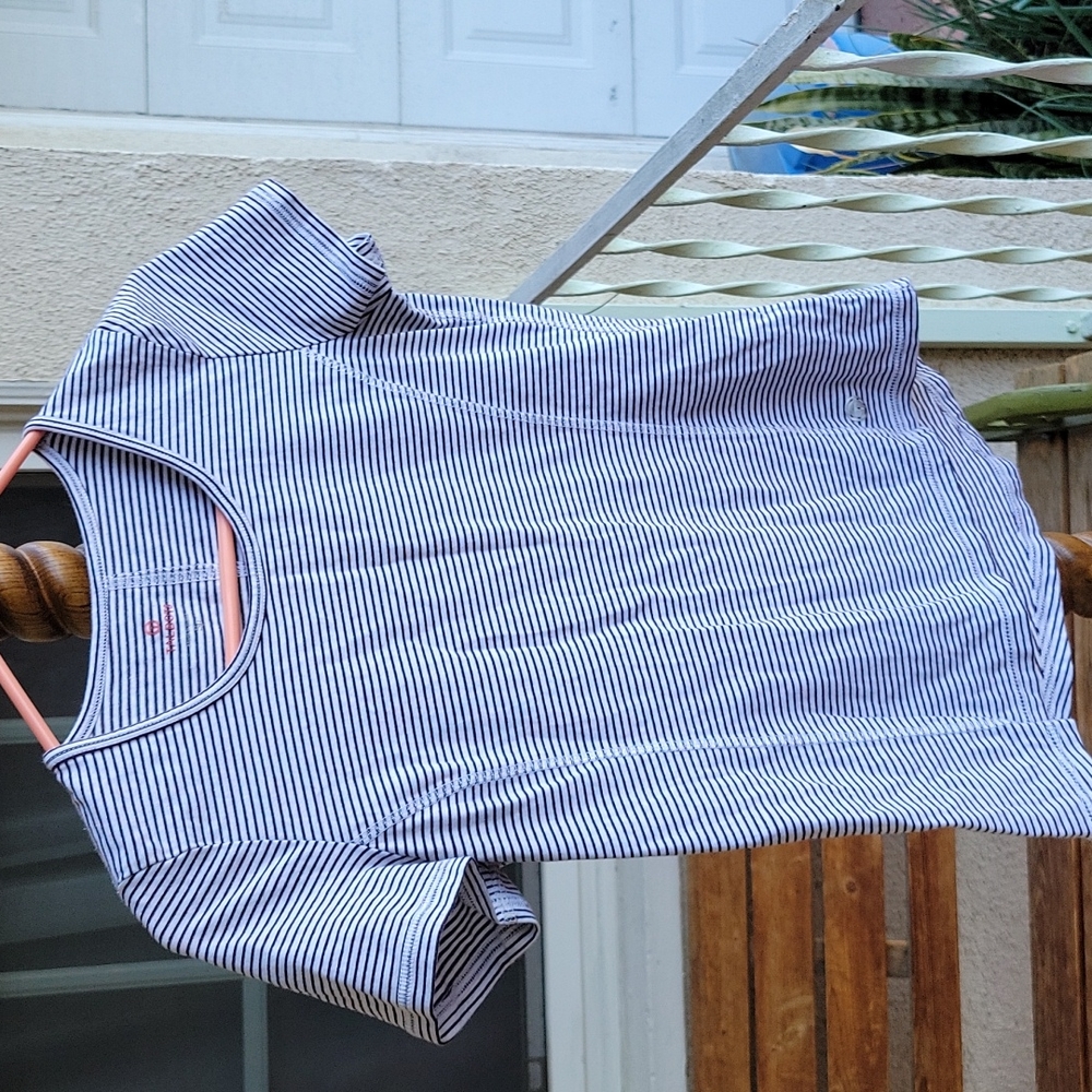 Talbots top with sleave. Size S. Black and white.